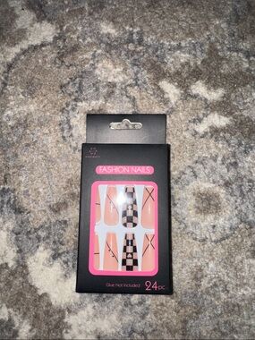 24pc Peach Pink and Black Checkered Press-On Nails